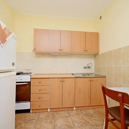 Apartamento With Parking Space - 17318 Rogoznica (Sibenik-Knin)