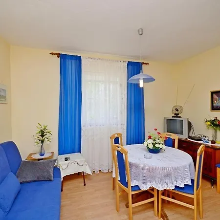 Apartment With Parking Space - 17318 *